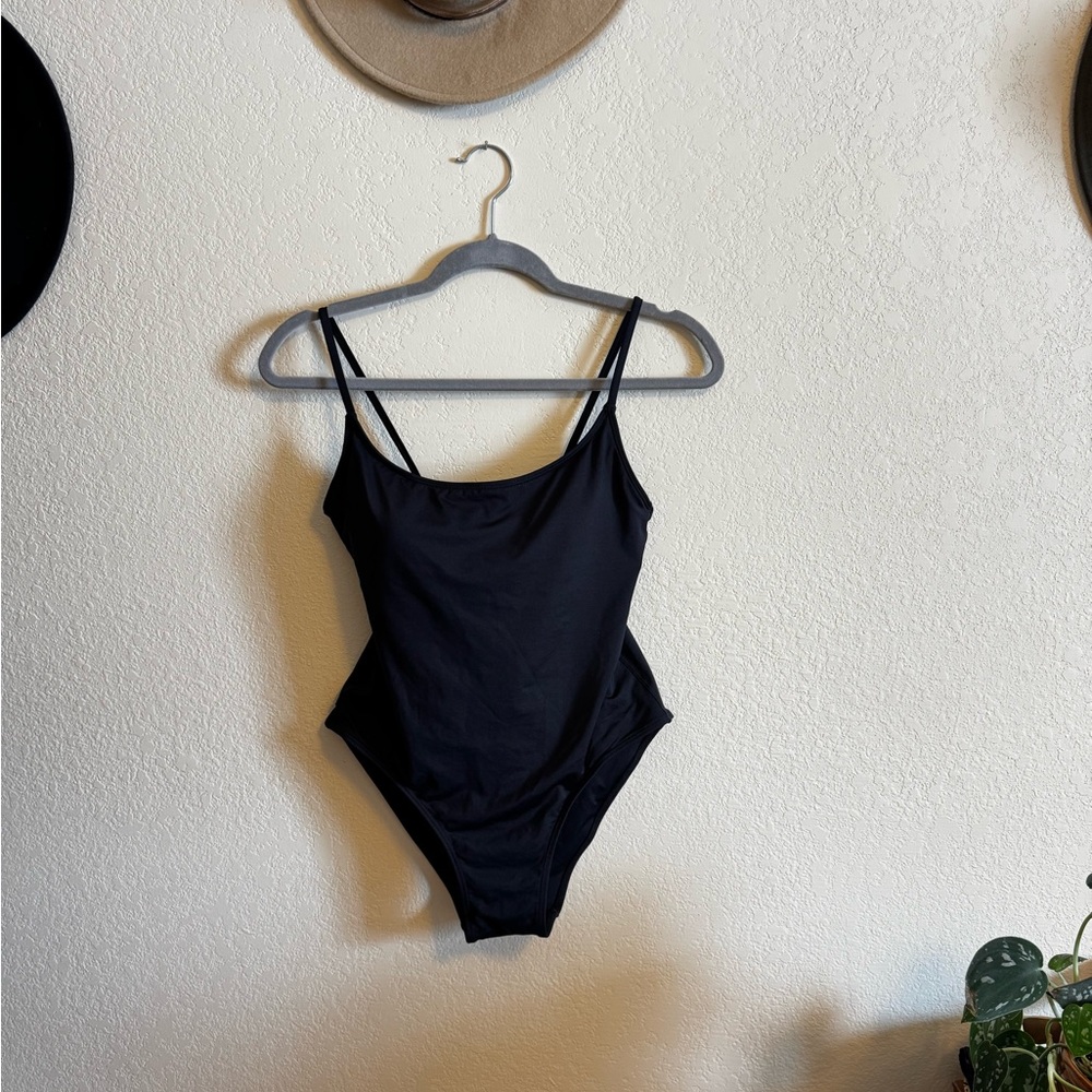 Monday Swimwear Bahamas one piece swimsuit medium black EUC like new